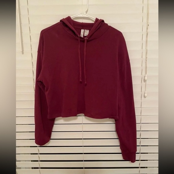 NWOT H&M Maroon Cropped Hoodie/Sweatshirt - Picture 2 of 4